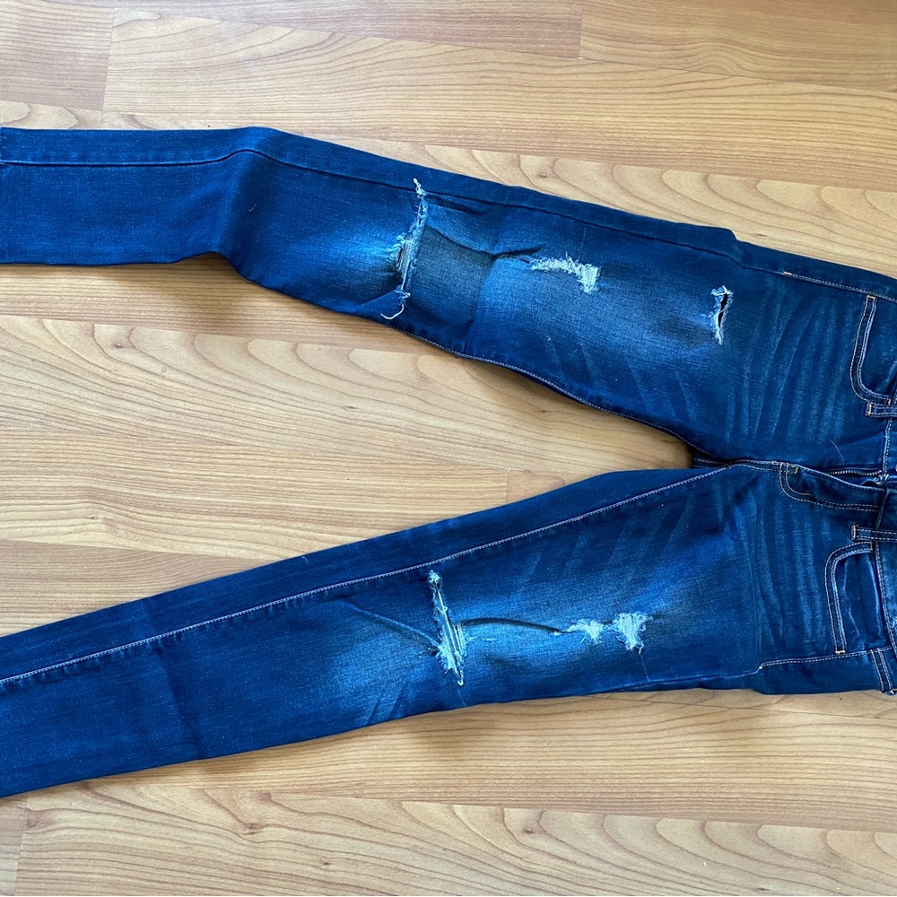 American eagle dark wash ripped jeans size 4
